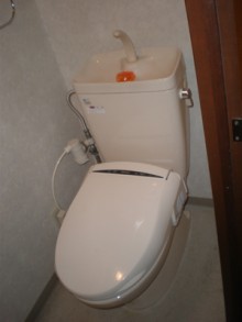 INAXのエレシャスでエレガントなトイレ室に INAXのエレシャスでエレガントなトイレ室に